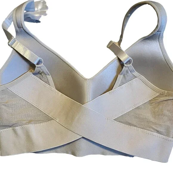 NIP Rhonda Shear 2-pack Molded Cup Bra with Cross Back Mesh Detail Size: Medium - Picture 4 of 6